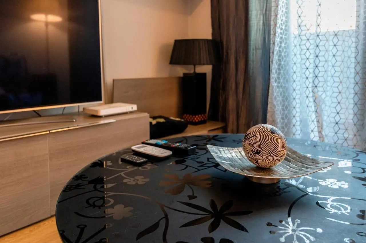 Dear House Center Apartment